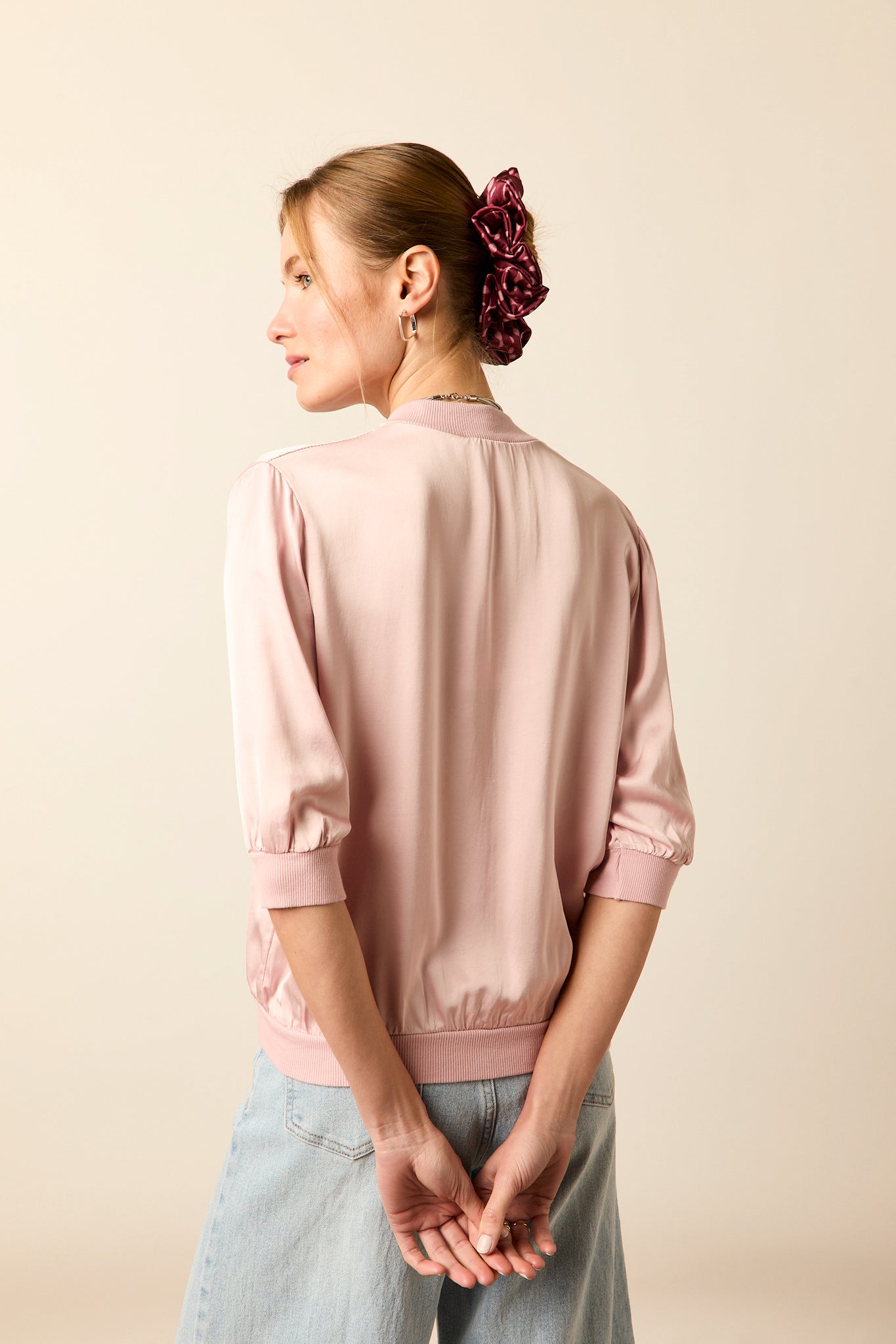 Bomber satinada manga francesa rosa