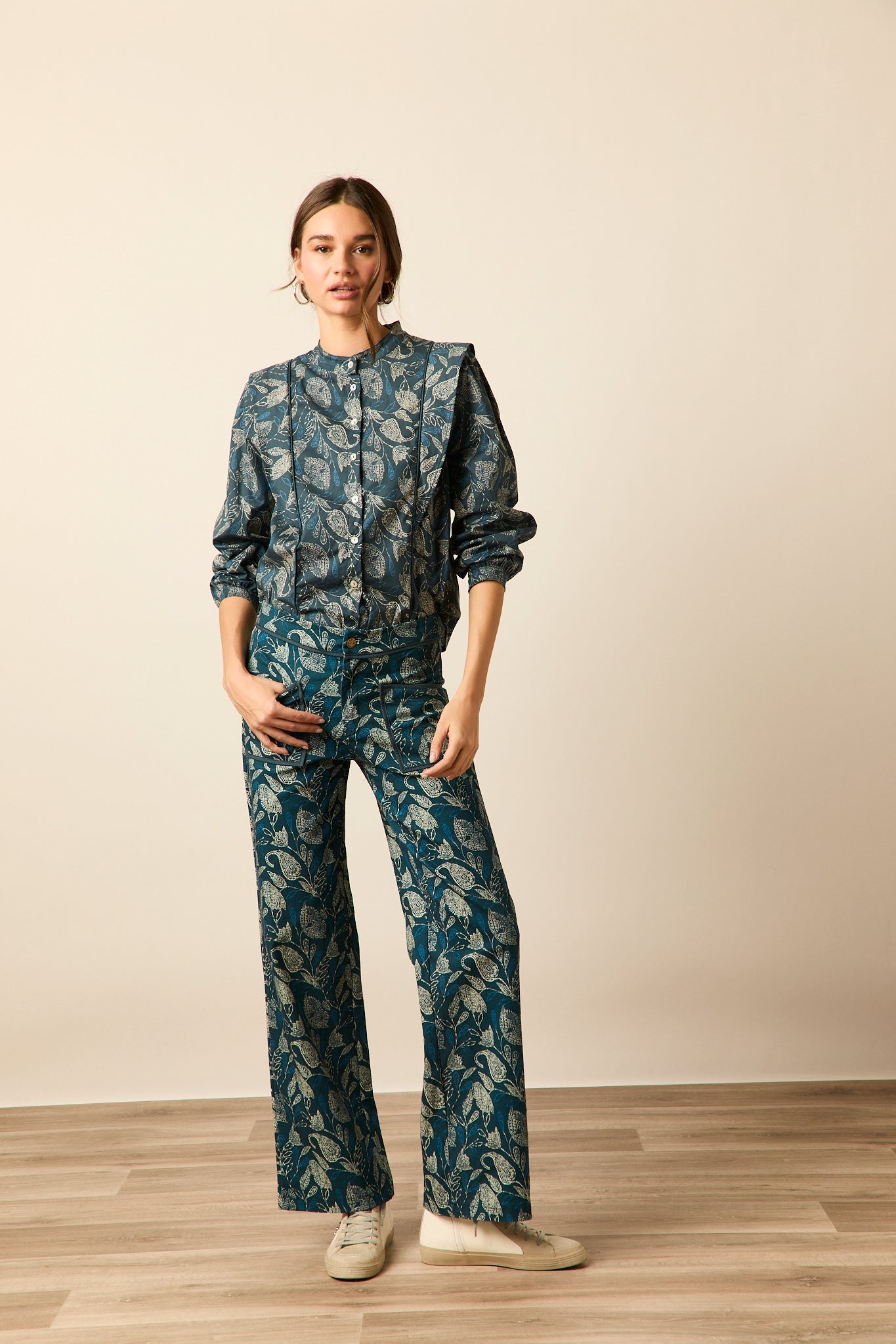 Camisa volantes estampada bicolor floral