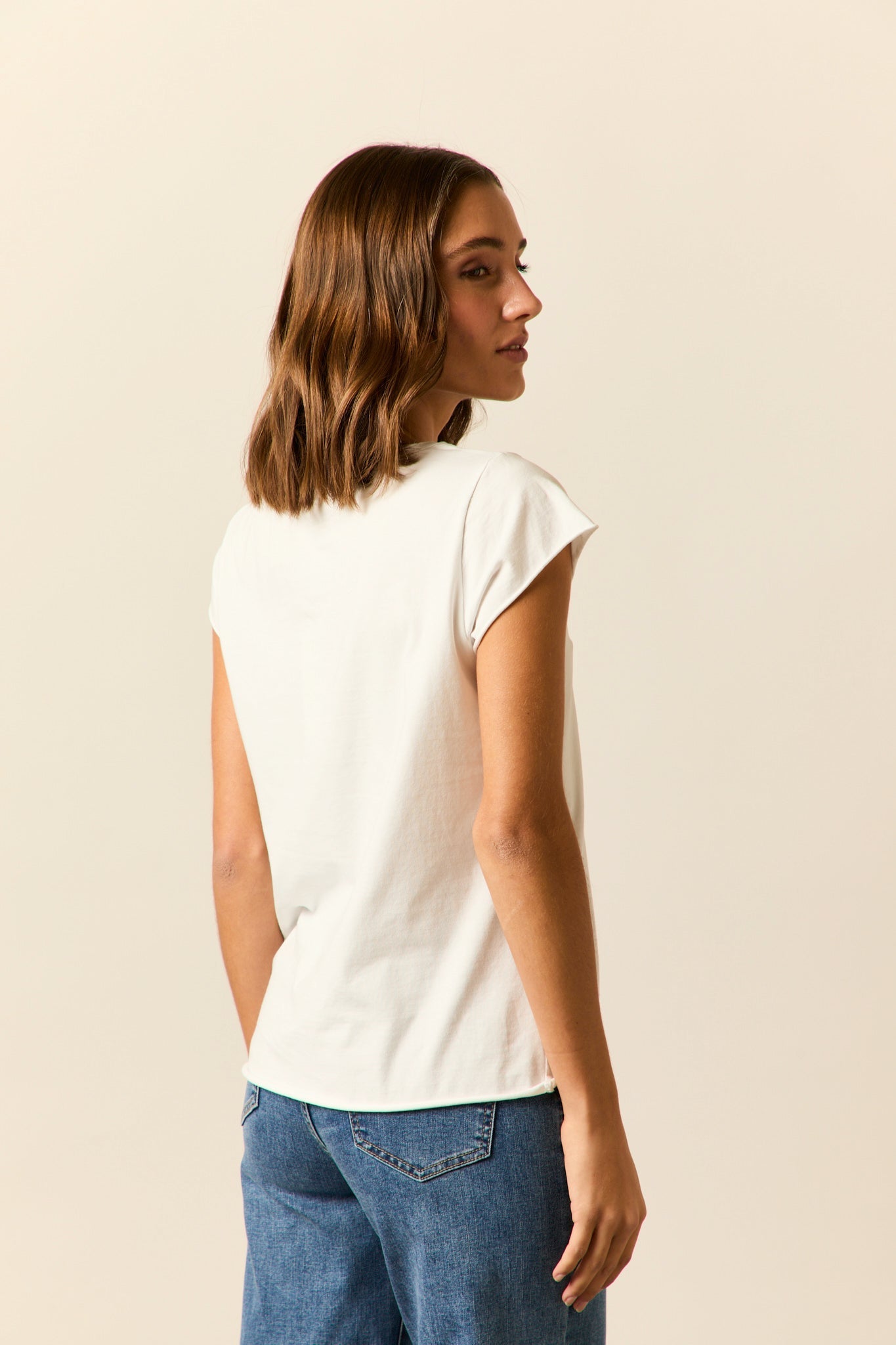 Camiseta básica blanca estrella beige