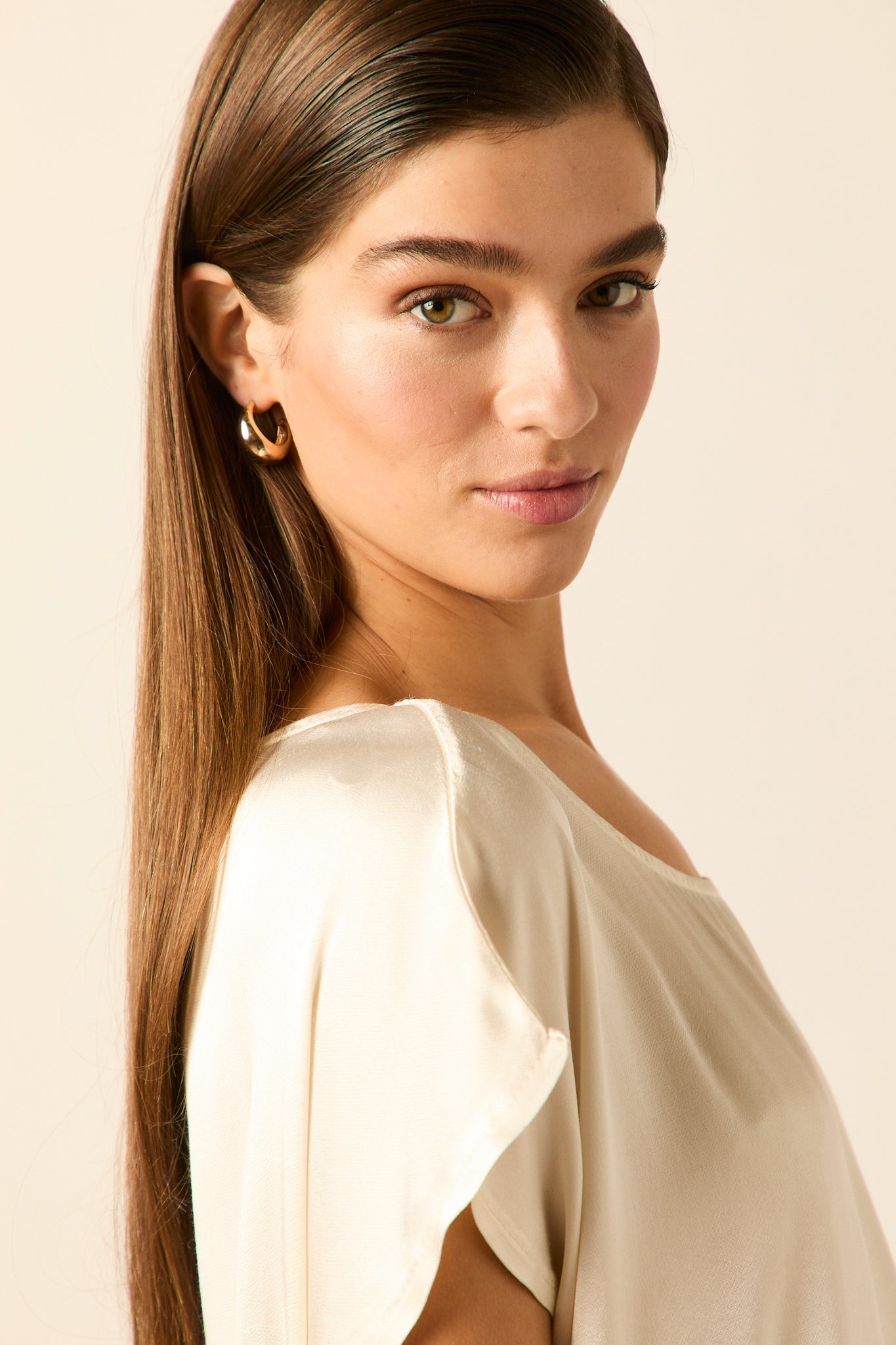 Blusa cordón raso beige