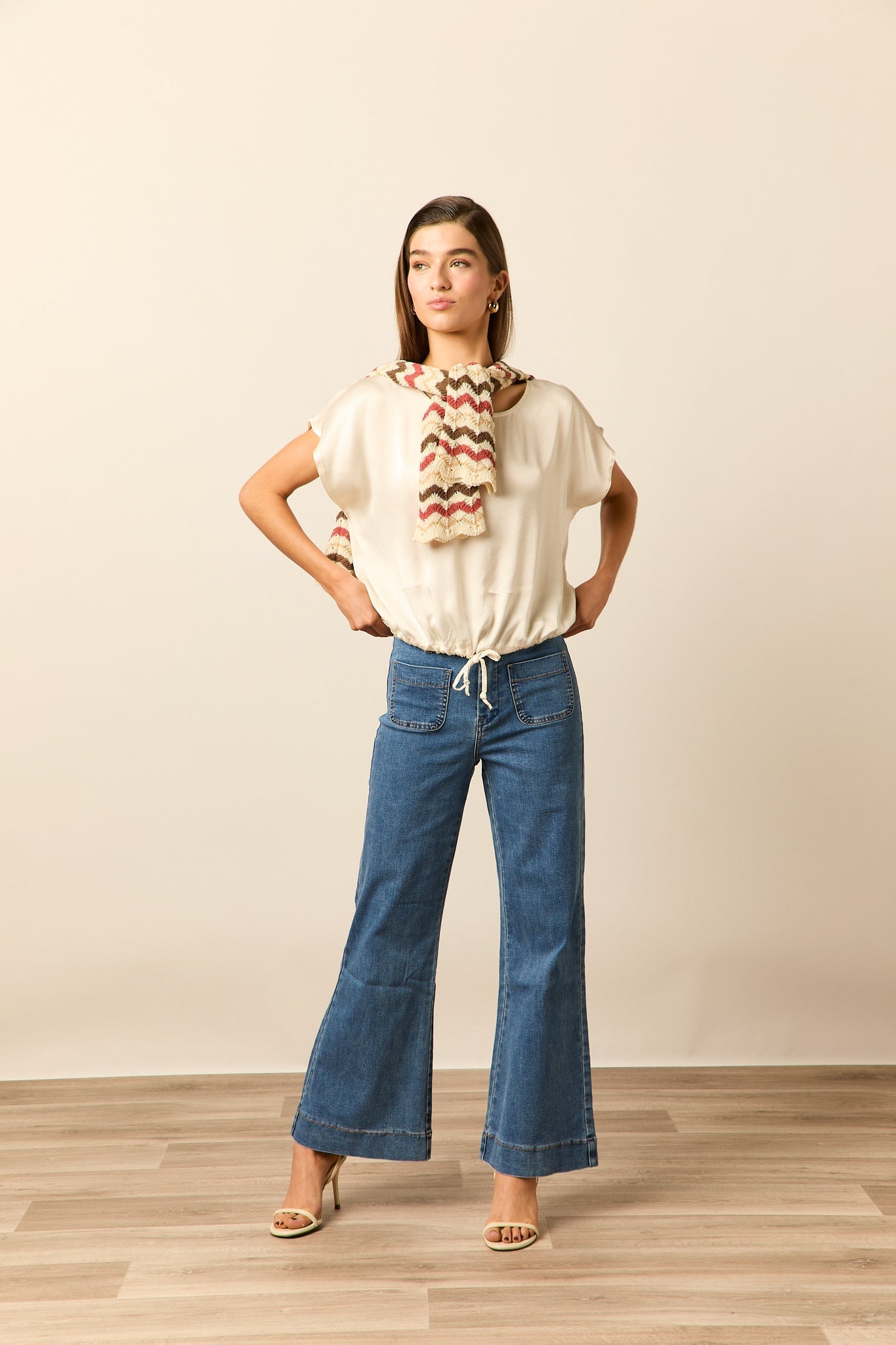 Blusa cordón raso beige
