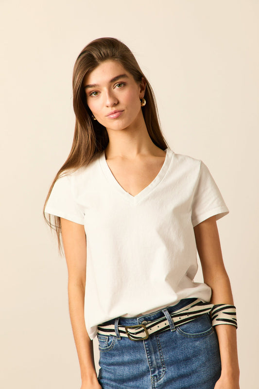 Camiseta básica en cuello pico blanco