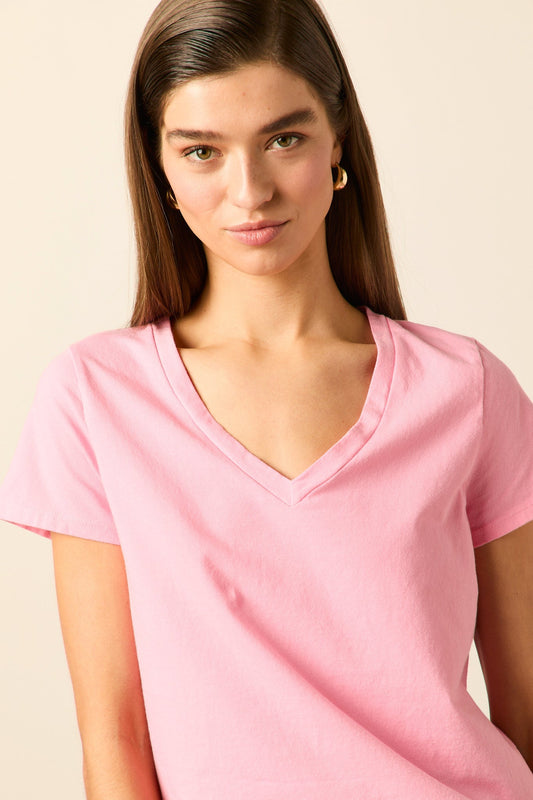 Camiseta básica cuello en pico rosa