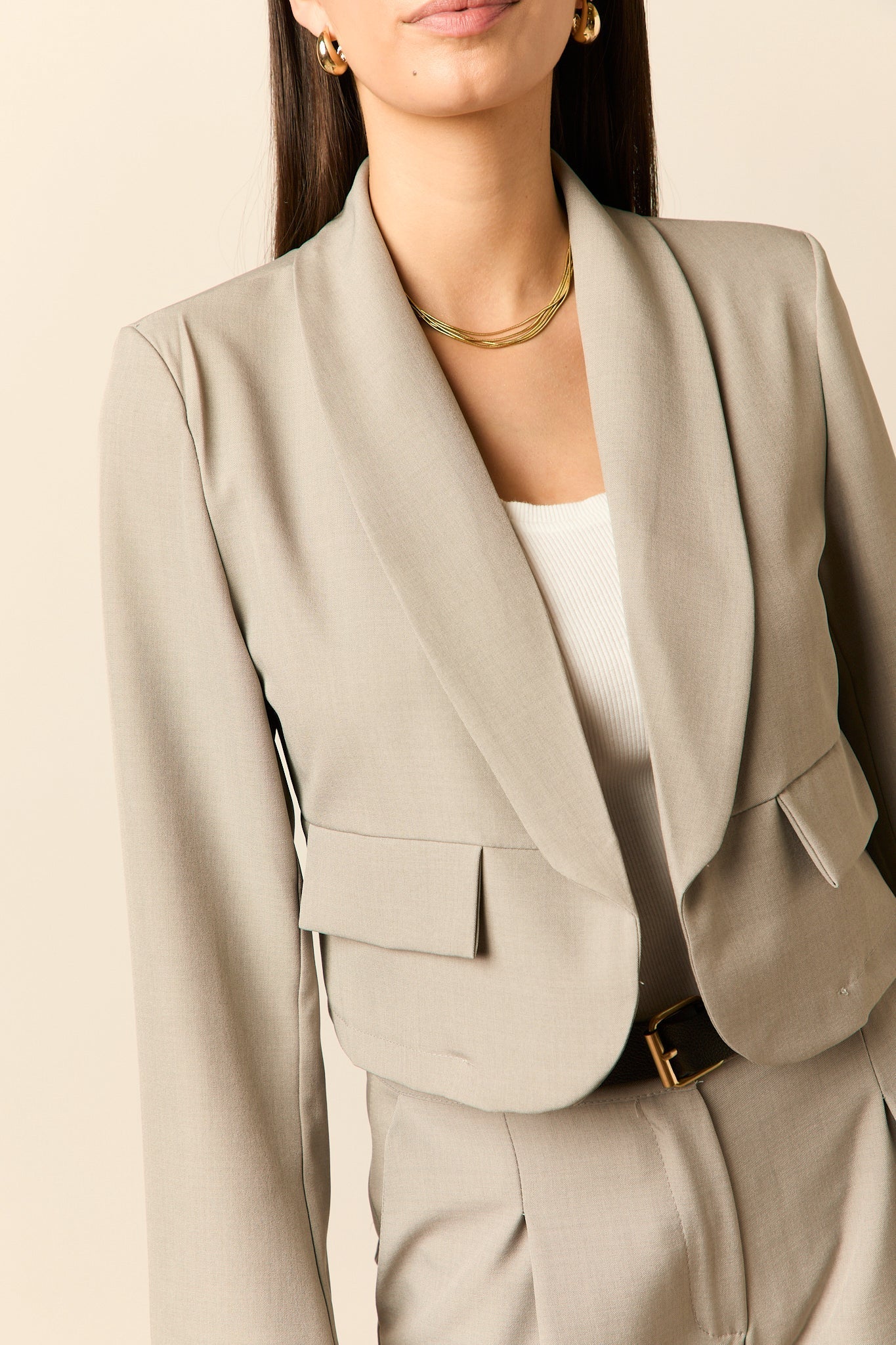 Blazer estilo cropped gris